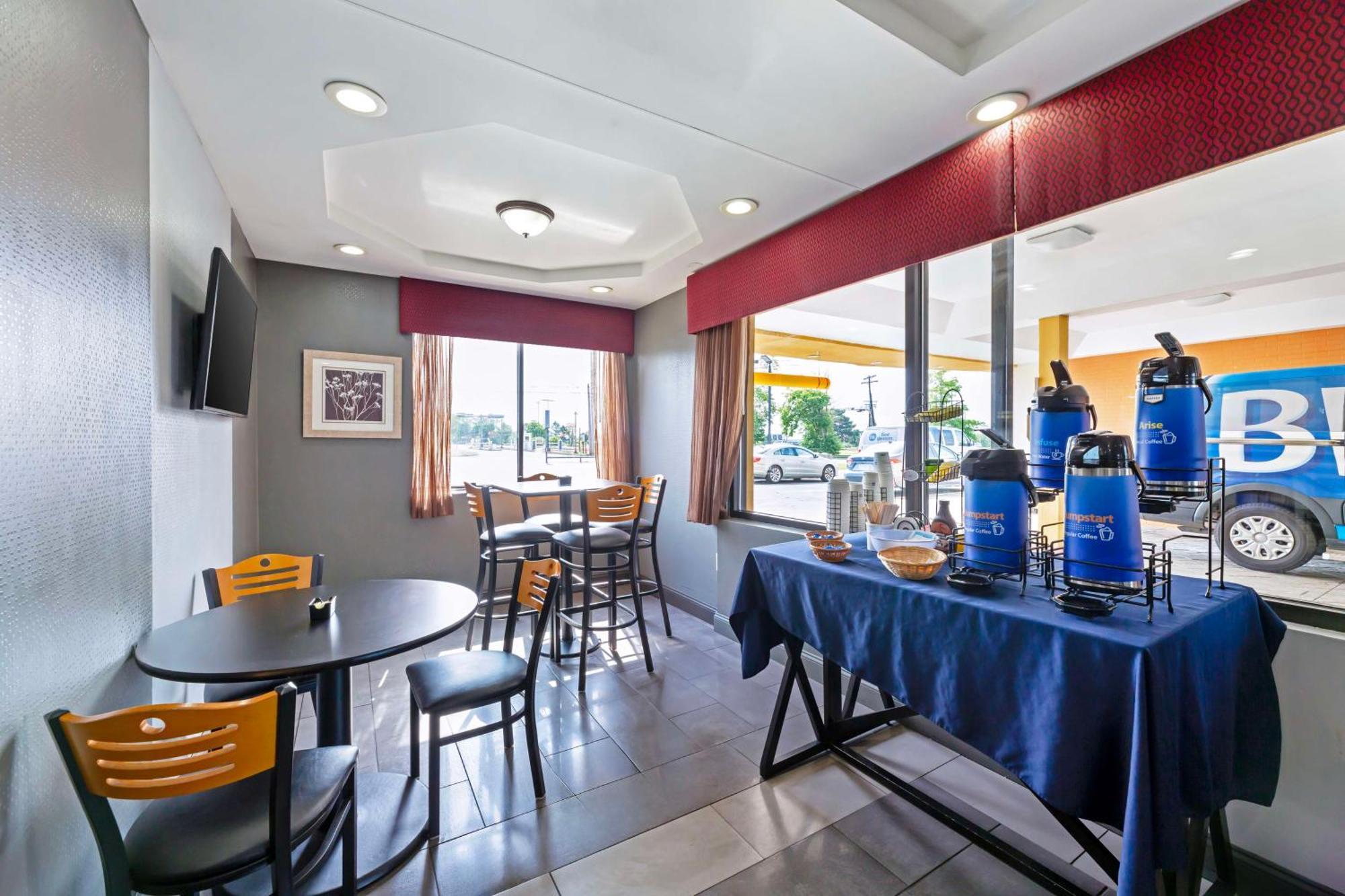 Best Western Inn At The Rochester Airport Esterno foto